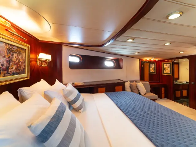 11_caneren_-_master_cabin_1