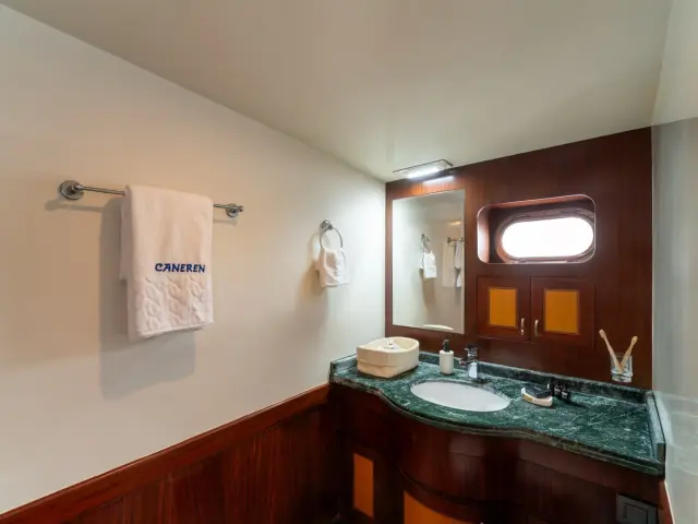 16_caneren_-_vip_double_1_bathroom