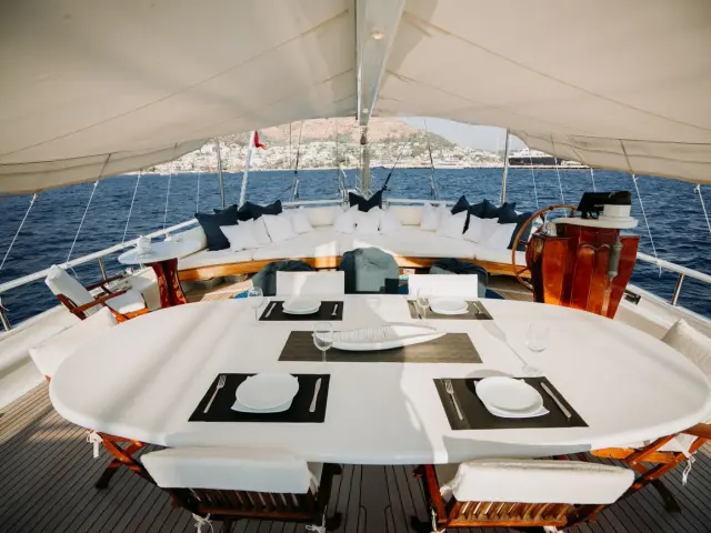 gulet-beyaz-lale-017