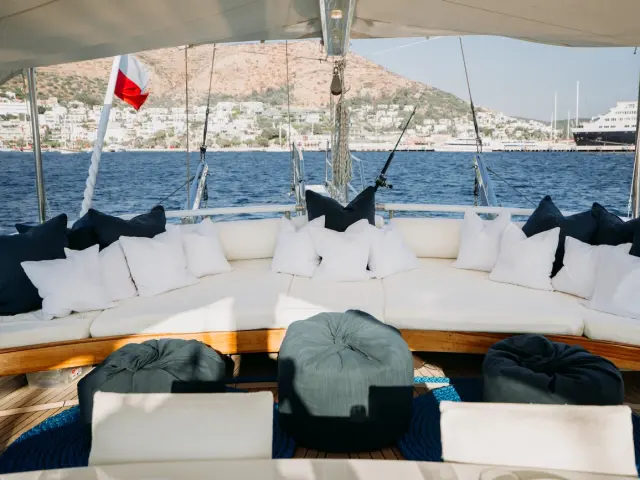 gulet-beyaz-lale-018