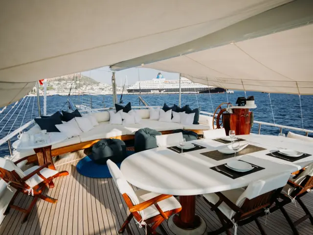 gulet-beyaz-lale-024