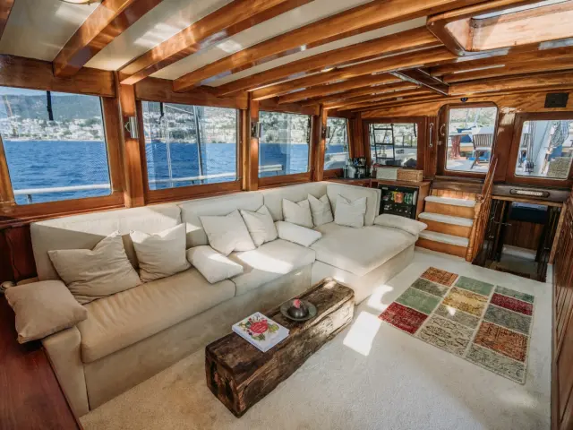 gulet-beyaz-lale-039