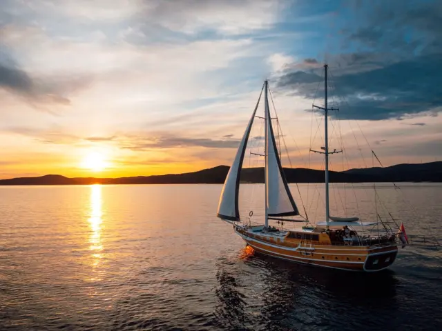 3__andjeo_sunset_sailing