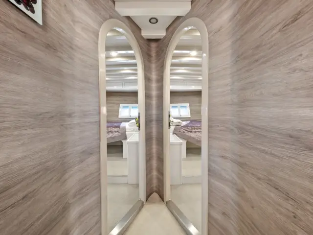 45__andjeo_hallway_-_aft