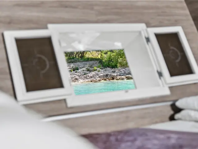 47__andjeo_double_cabin_window_-_aft