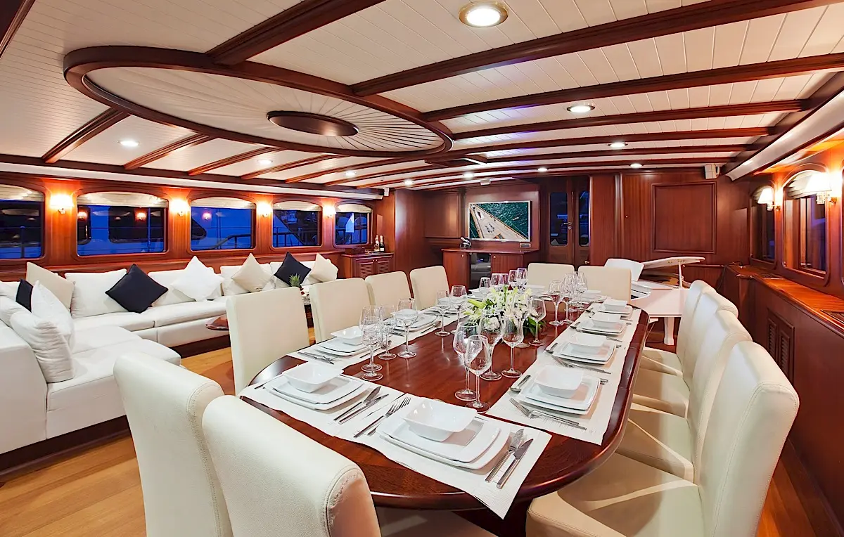 Food and beverages during yacht charter