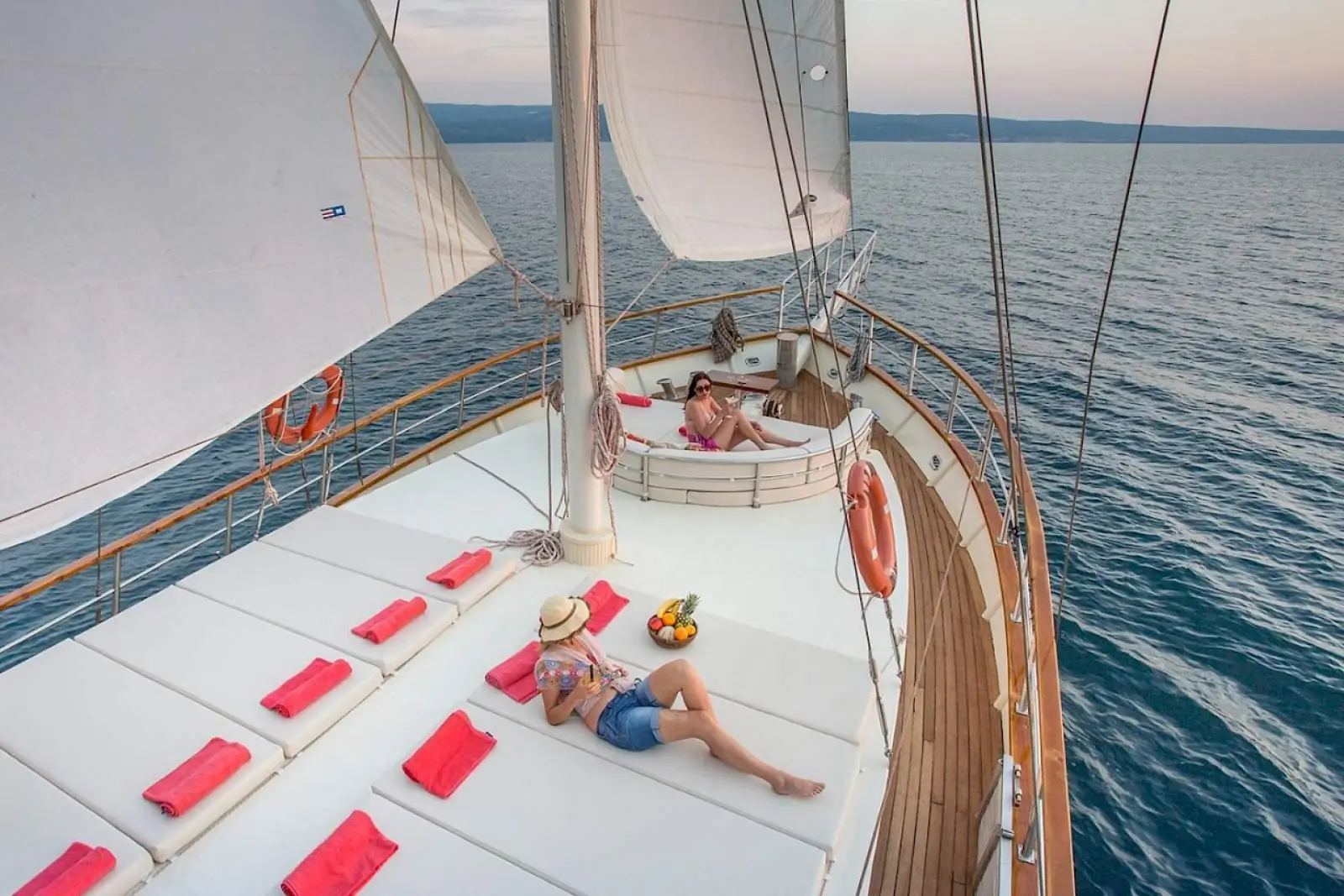 Turkish tea and the gulet charter